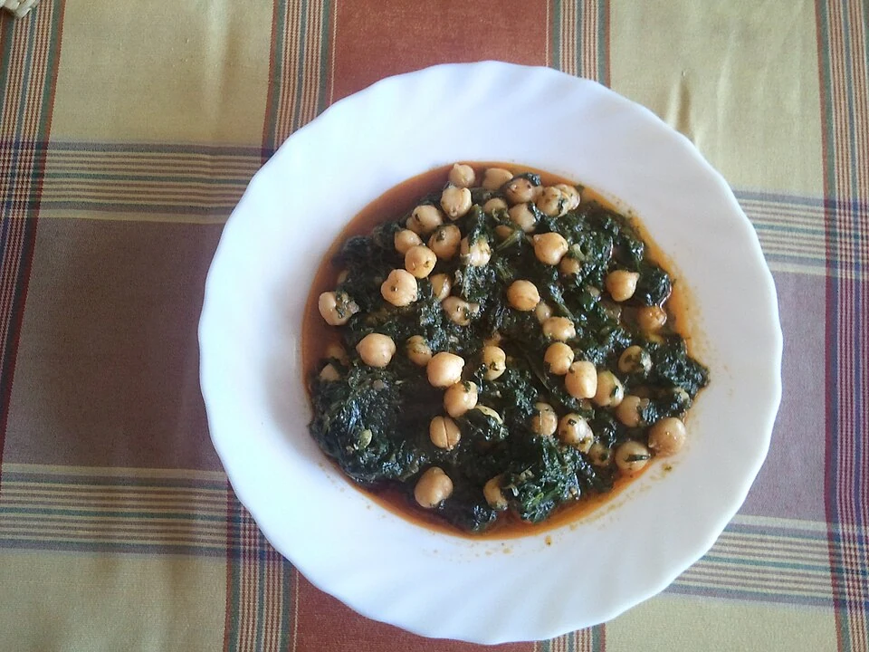 Chickpeas with spinach — real photograph